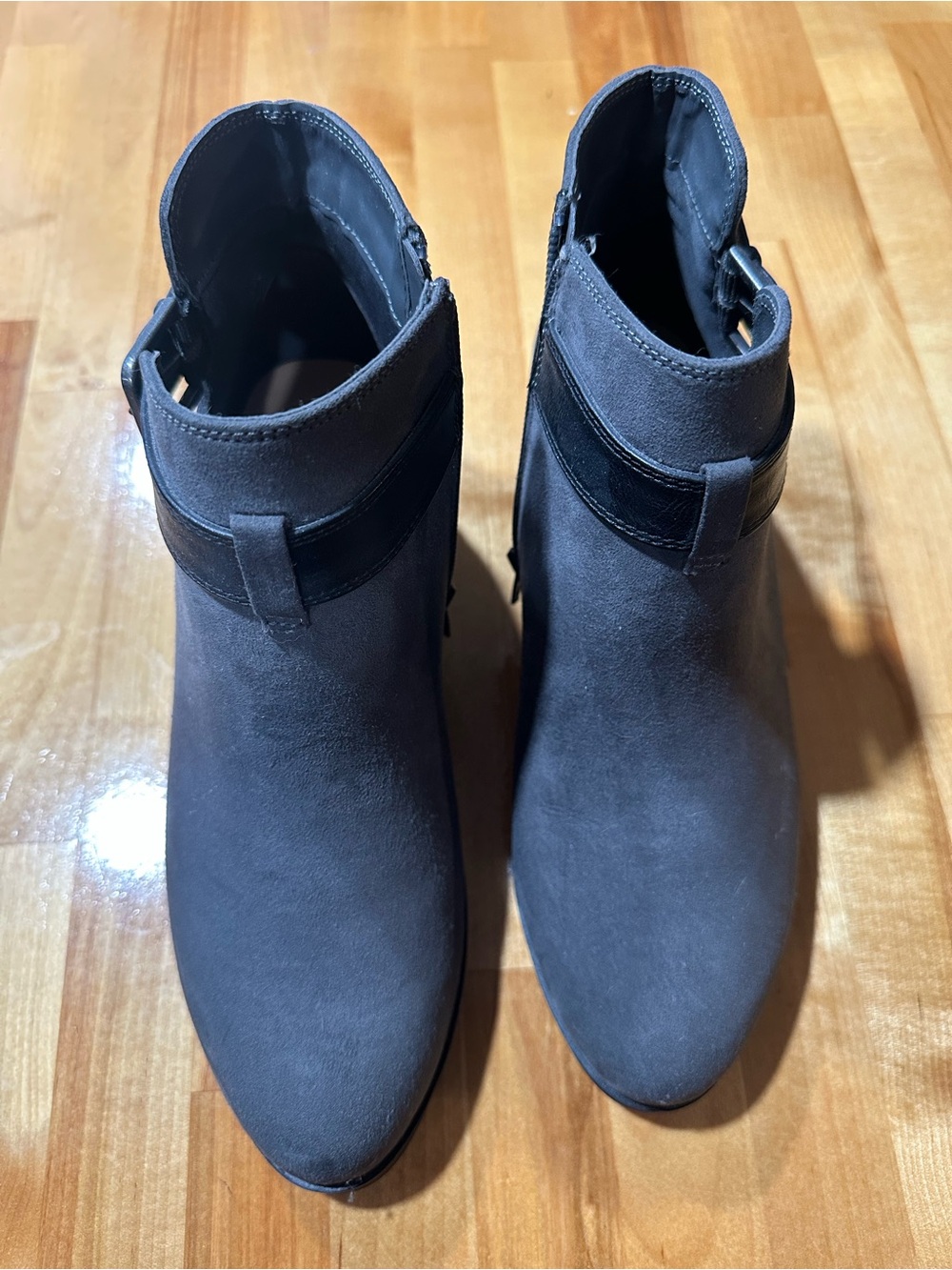 Size 7 Market and Spruce boots (NEW)

Retails for $69, selling for $45.